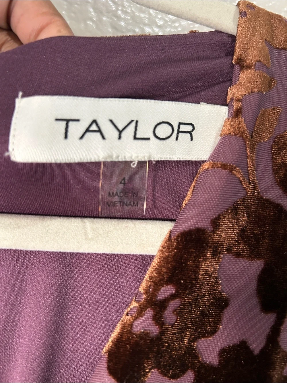 Taylor WomenPurple Floral Velvet Burnout Maxi Dress Sz 4 Romantic Whimsy TC0017 - Picture 3 of 9